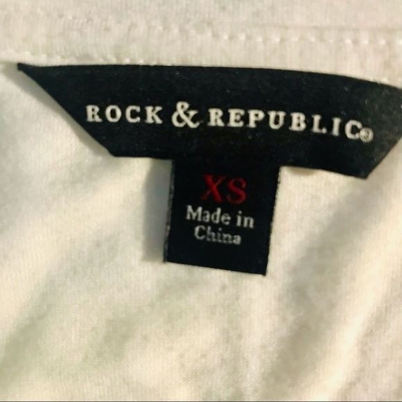 ROCK & REPUBLIC Tee Cap Sleeves Scooped Hem Size XS - Picture 3 of 6